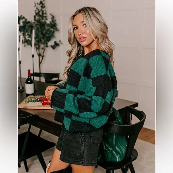 Black and Green Checkered Sweater - Picture 4 of 8